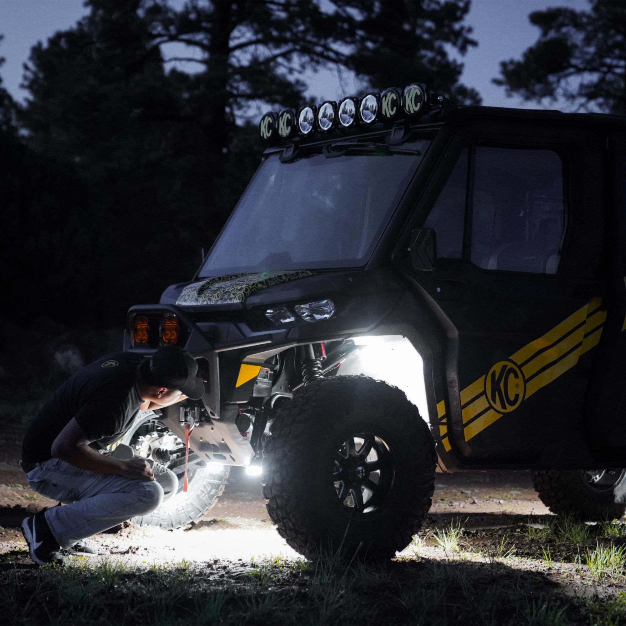 KC HiLiTES Cyclone V2 Kit with clear lens and 5.0m length, perfect for trucks and Jeeps.