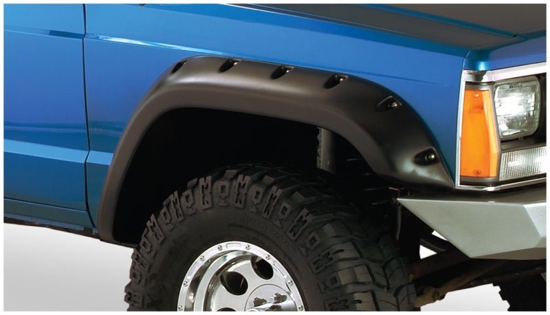 BushwackerBushwacker 84 - 01 Jeep Cherokee Cutout Style Flares 4pc Fits 2 - Door Sport Utility Only - Black