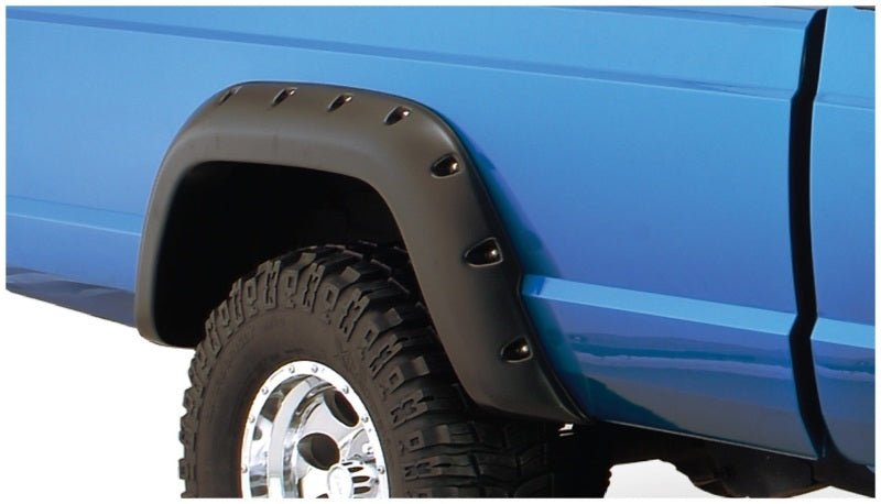 BushwackerBushwacker 84 - 01 Jeep Cherokee Cutout Style Flares 4pc Fits 2 - Door Sport Utility Only - Black