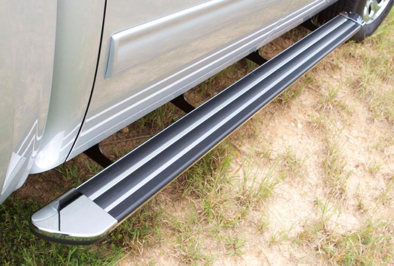 LUNDLund Universal Crossroads 80in. Running Board - Chrome