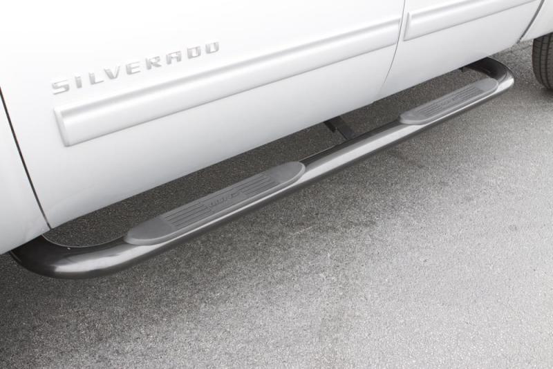 LUNDLund 2019 Chevy Silverado 1500 Crew Cab 4in. Oval Curved Steel Nerf Bars - Black