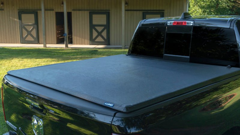 LUNDLund 19 - 23 Ford Ranger (6ft Bed) Genesis Tri - Fold Tonneau Cover - Black