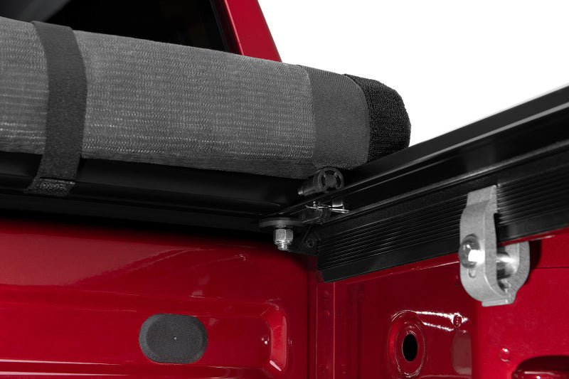 LUNDLund 19 - 23 Chevrolet Silverado 1500 (5.5ft. Bed) Genesis Elite Roll Up Tonneau Cover - Black