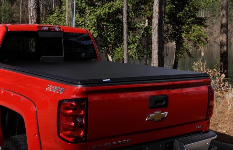 LUNDLund 88 - 99 Chevy C1500 Fleetside (6.6ft. Bed) Hard Fold Tonneau Cover - Black